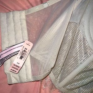 Victoria’s Secret top